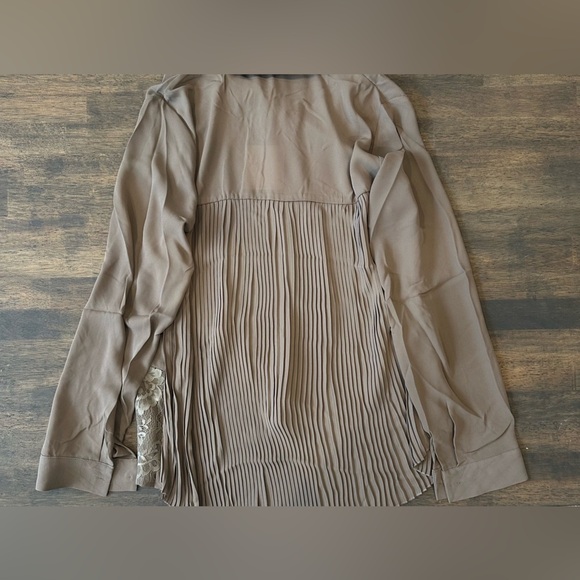 Davi & Dani Brown Top - Picture 3 of 3